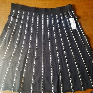 🌷3/$9 Sale!🌷Roz & Ali Black and White knit skirt